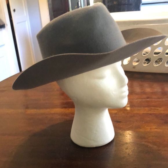 Cowboy hat 🤠  Grey/braid around crown/feathers/kangaroo accent gold tone large - Picture 1 of 14